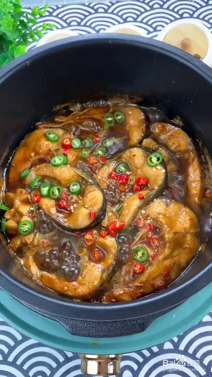 如何制作美味的电饭煲草鱼?