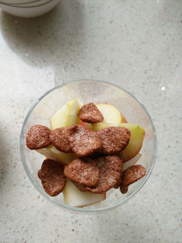 麦片苹果酸奶杯