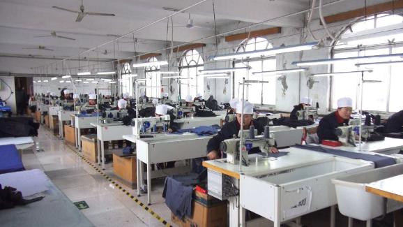 开个小型服装加工厂需要什么条件