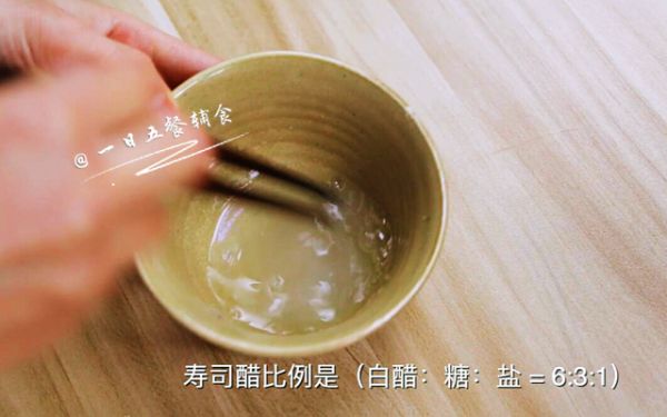 桃红大虾寿司卷