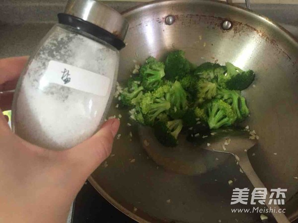 蒜炒西兰花的做法