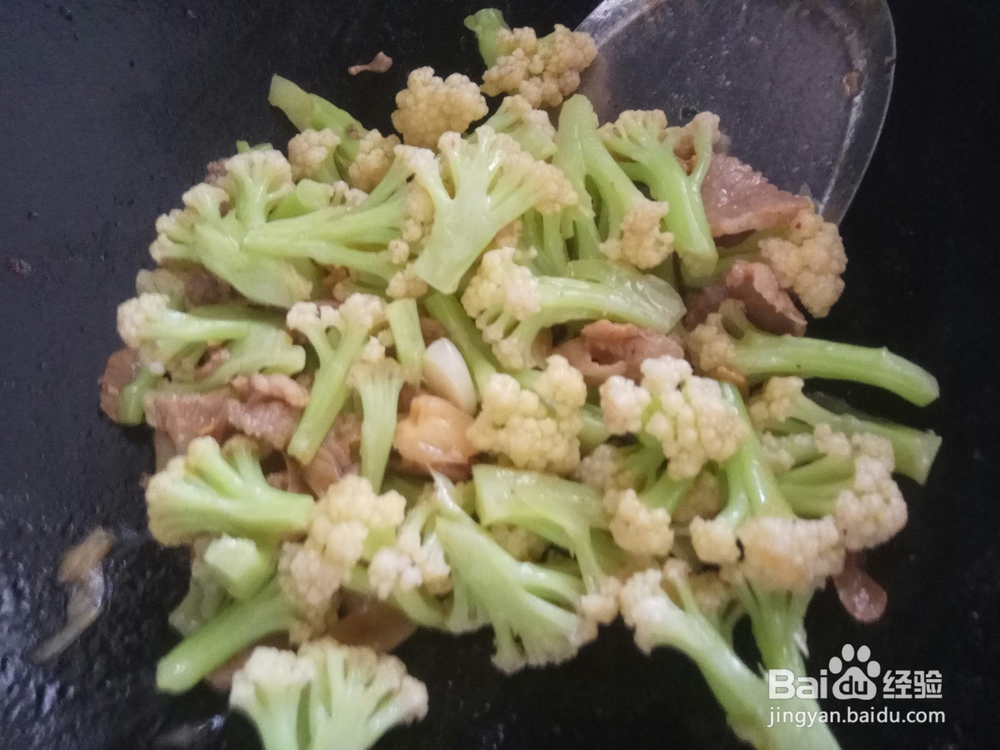 菜花蟹腿菇炒肉片的做法