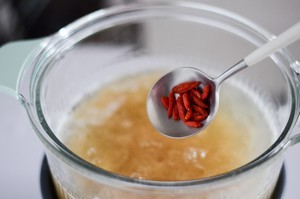 红枣枸杞银耳汤的做法