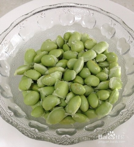 毛豆焖豆腐：[1]毛豆焖豆腐