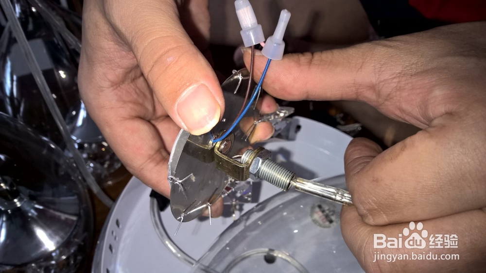 怎样更换餐桌吊灯的整流器和LED灯板