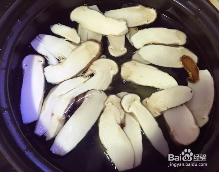 新鲜松茸排骨汤的做法