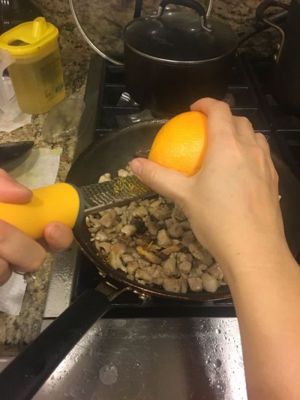 橙香马蹄鸡丁生菜包