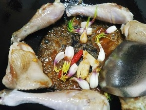 教你怎么做啤酒鸡(三杯鸡)