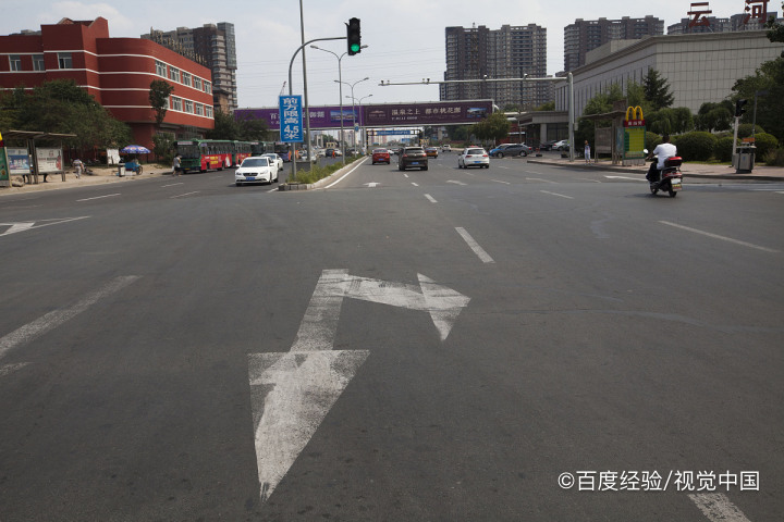 左转直行合并车道图解