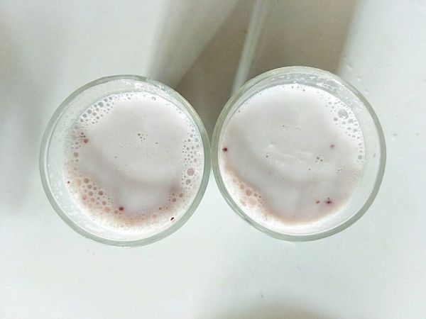 酸爽可口蔓越莓果冻奶