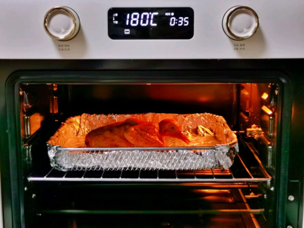 黑胡椒辣酱烤乳鸽