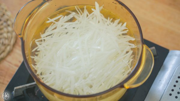 羊肉丸子萝卜汤