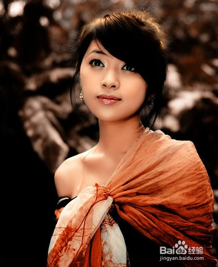 Photoshop调出橙褐色的外景个性美女图片？