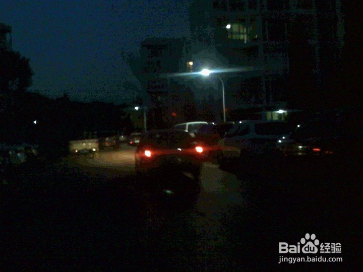 夜间住宅小区的人们怎样安全出行
