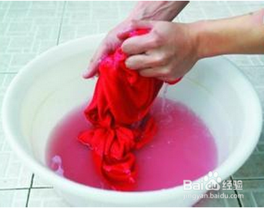 如何去除衣服上的另类污渍