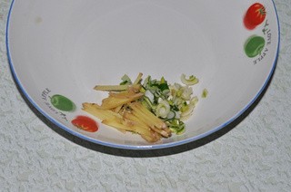 辣椒炒鸡腿肉的做法