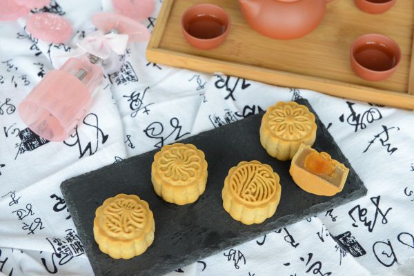 莲蓉咸蛋黄月饼