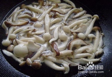 每日美食-芙蓉菌菇丝瓜汤的做法