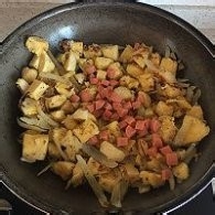 制作洋葱火腿炒馒头丁