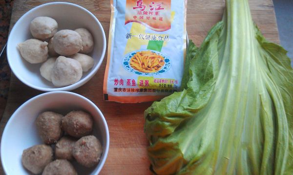 榨菜碧绿双丸汤