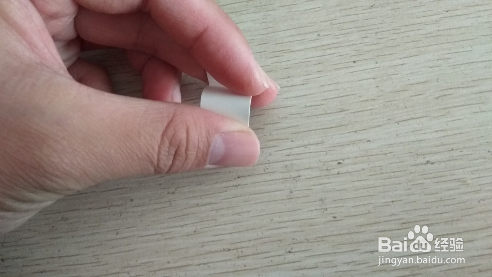 如何用长方形硬卡纸做S形两面放中性笔的支架