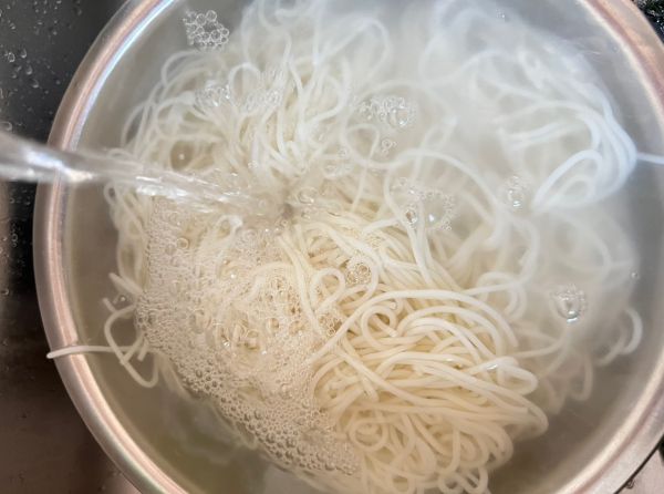 夏日解暑开胃凉拌东北大冷面