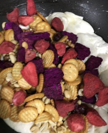 教你做火龙果草莓彩色雪花酥