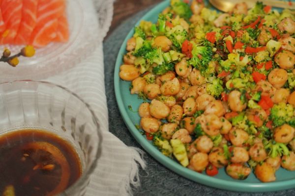 蔬菜鹰嘴豆沙拉