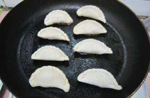 三鲜蛋肉煎饺的做法
