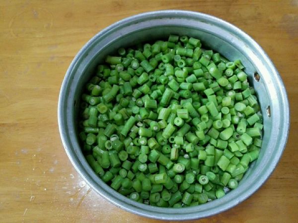 荞麦面荷叶夹饼配豆角肉丁