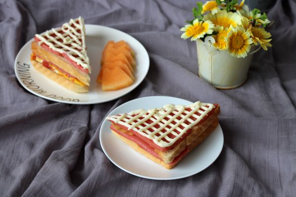 番茄鸡蛋三明治