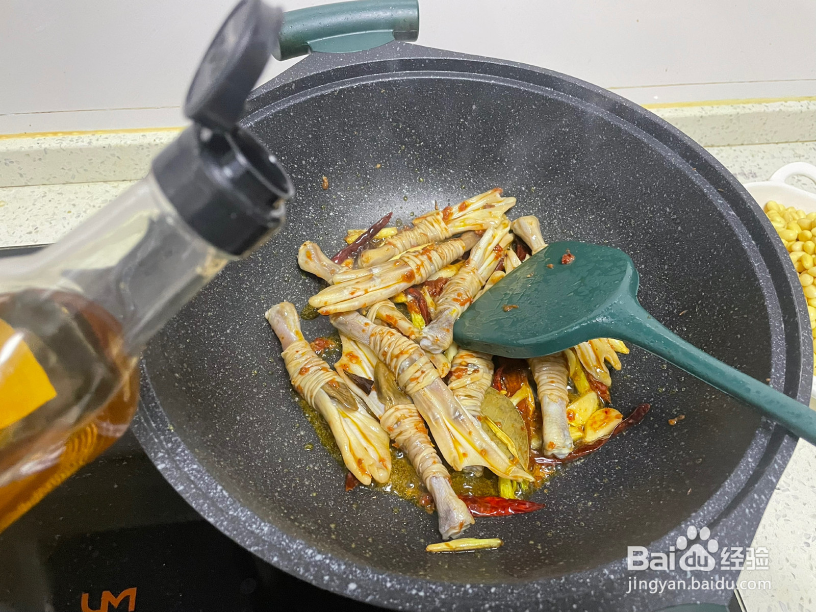 黄豆鸭脚煲的做法