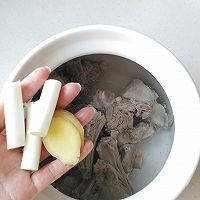 如何做出萝卜羊排汤？