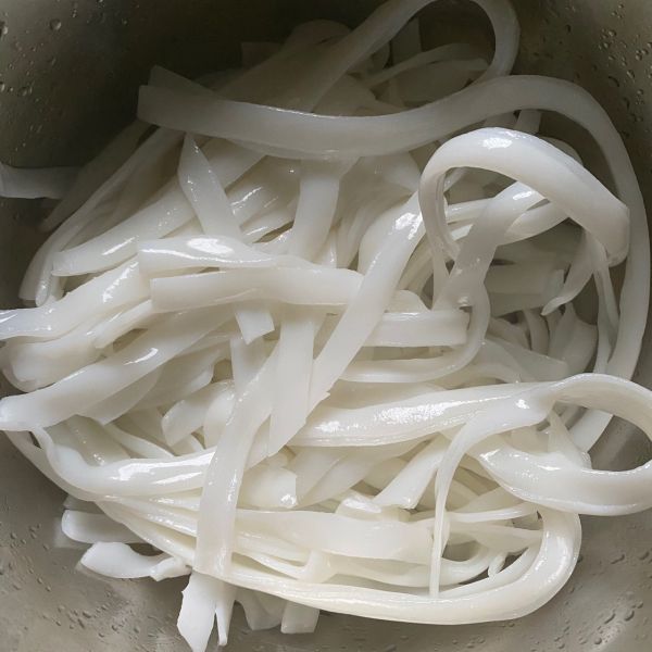 咖喱酱鸡蛋玉米热狗肠炒河粉