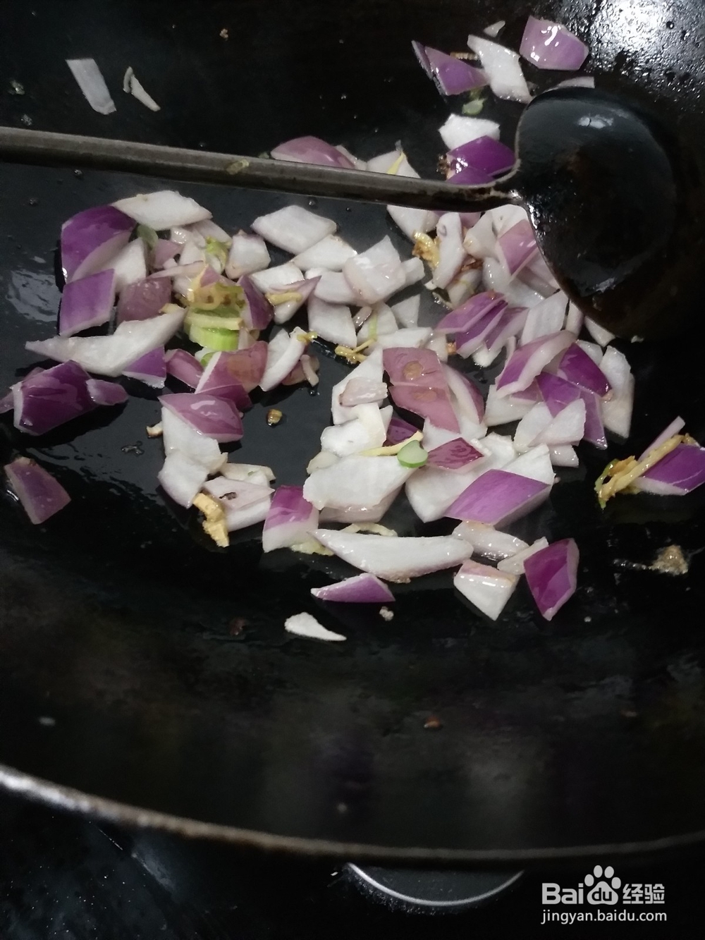 怎样做葱头丁炒鸡蛋？