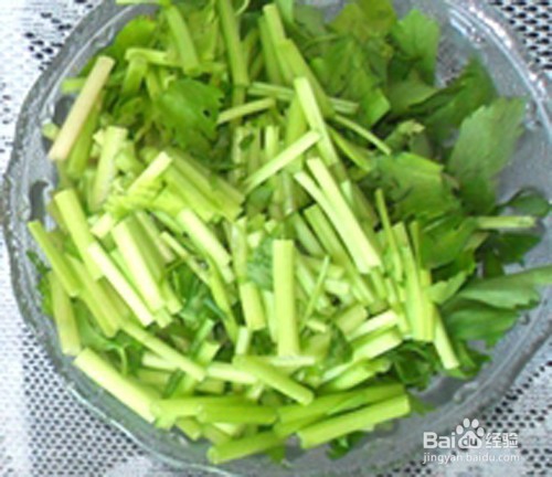 降压蔬菜:肉沫炒芹菜土豆丝