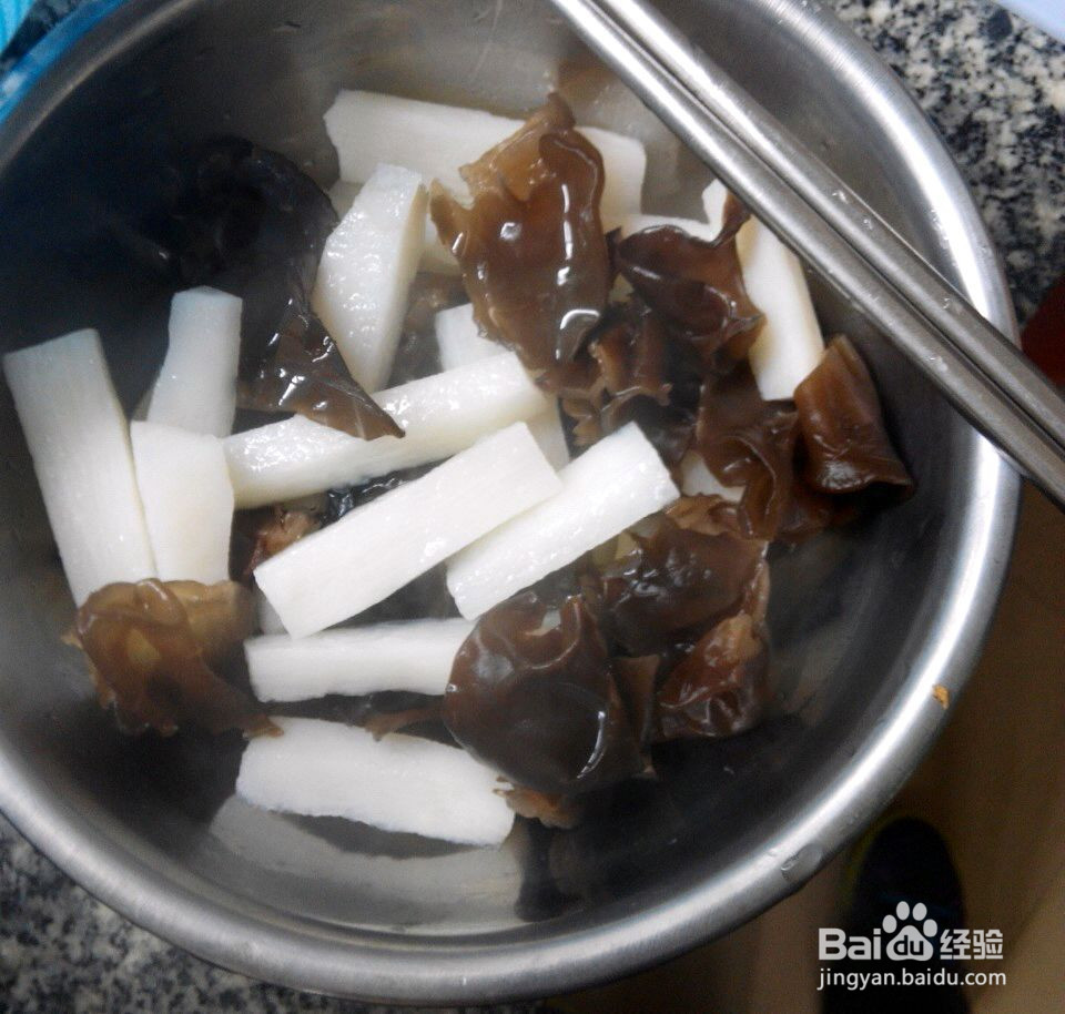 木耳炒山药的做法