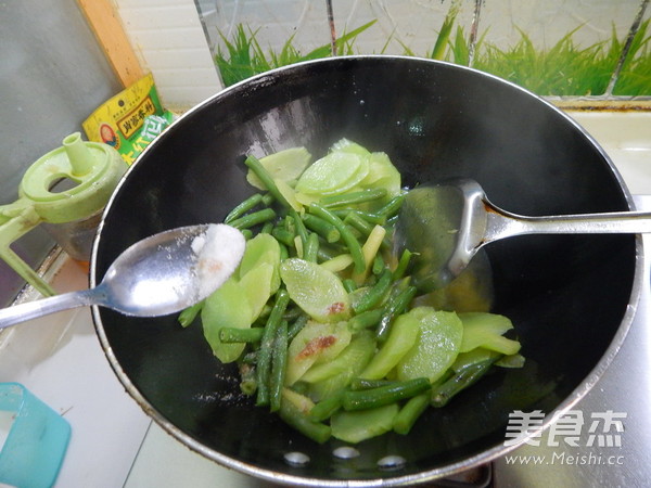 莴笋烧豆角的做法