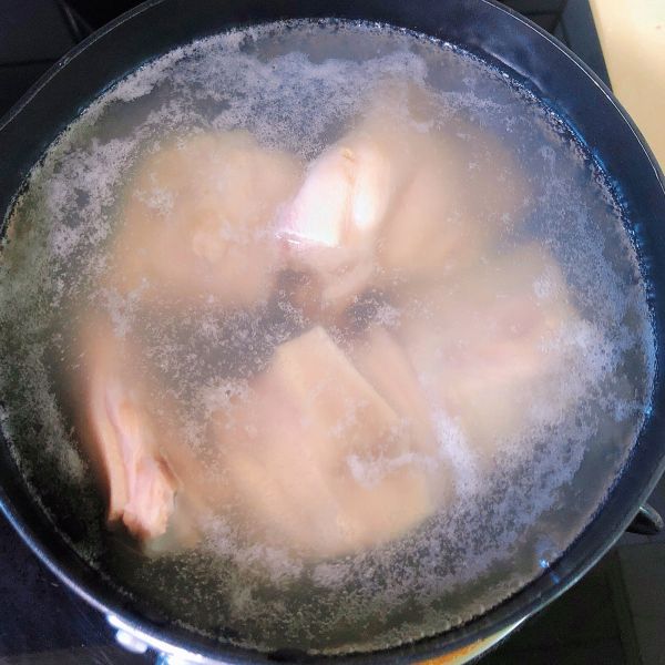 黄豆薏米猪蹄汤