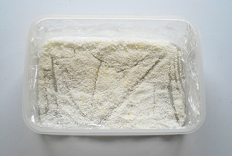 完胜85°C滴-椰丝牛奶小方的做法!