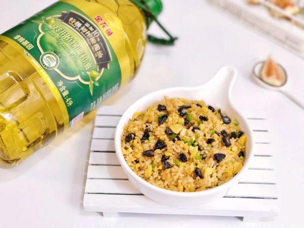 墨斗鱼肠蛋炒饭