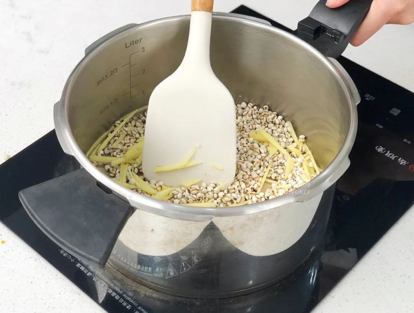 姜丝冬瓜薏米汤