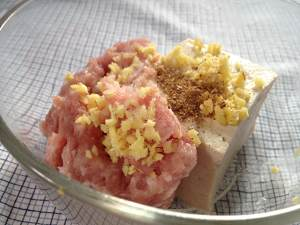 白萝卜豆腐圆子汤家常