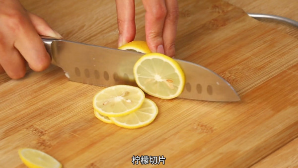 柠檬蒜香薄盐煎三文鱼