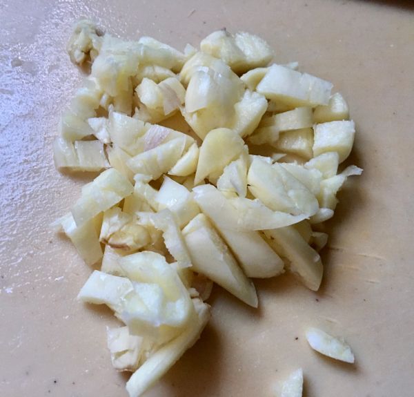 蒜头猪油炝炒甘蓝菜