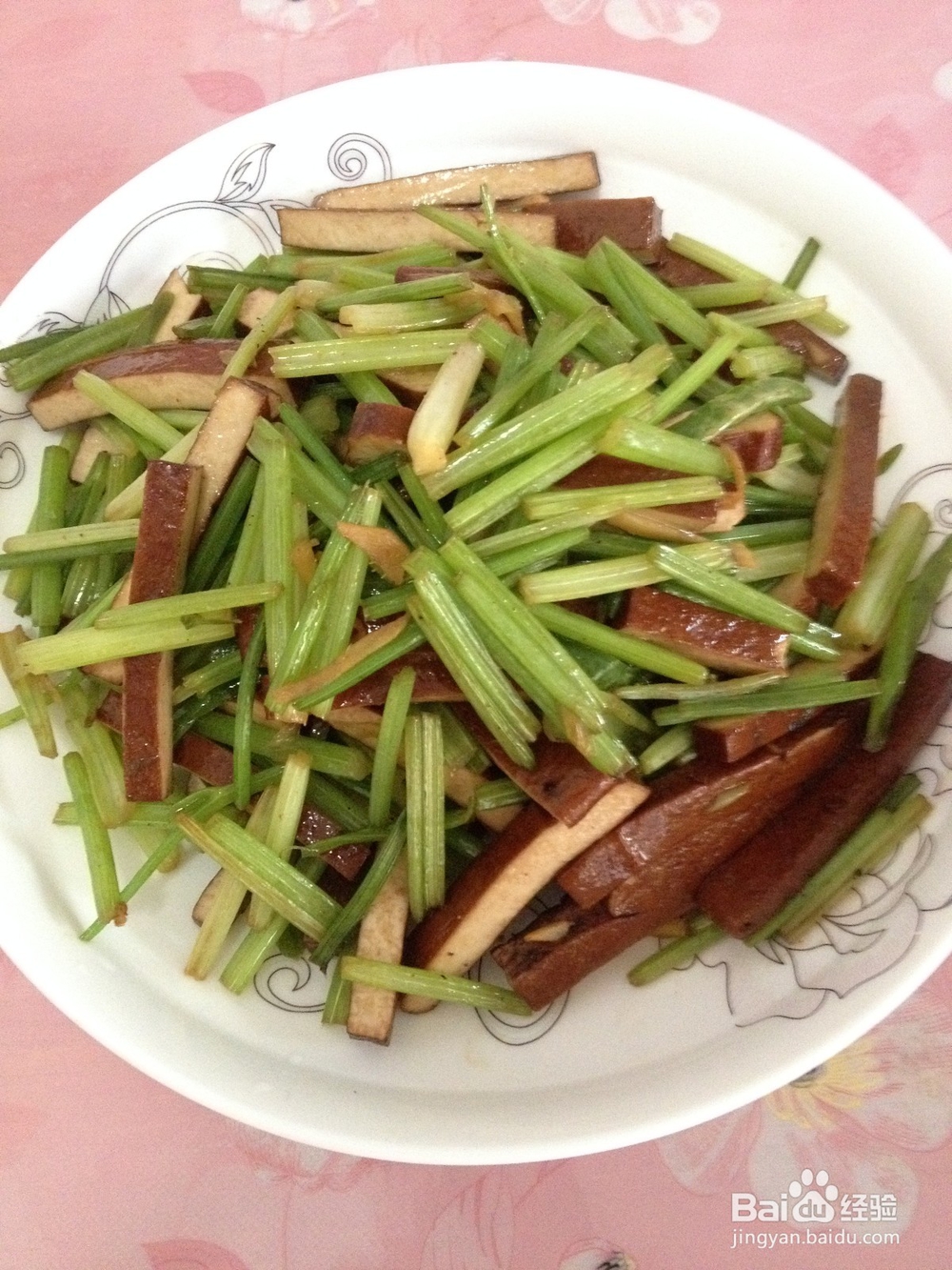 [瘦身健康素菜]芹菜炒豆干的做法