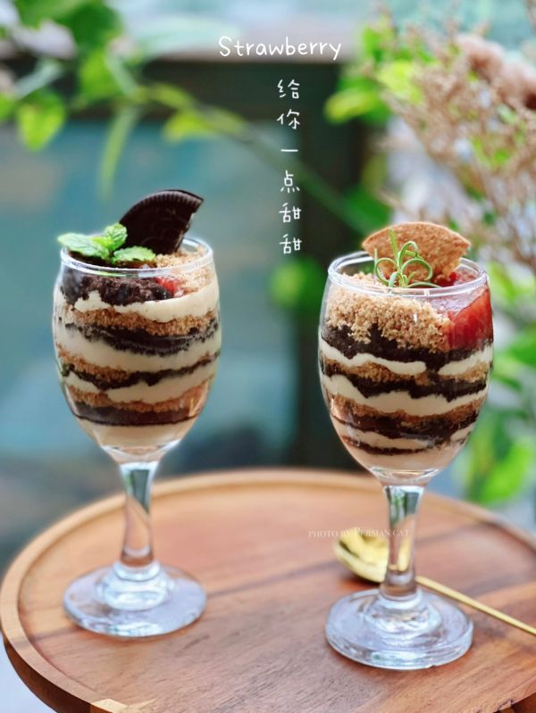 草莓酱奶酪三色木糠杯