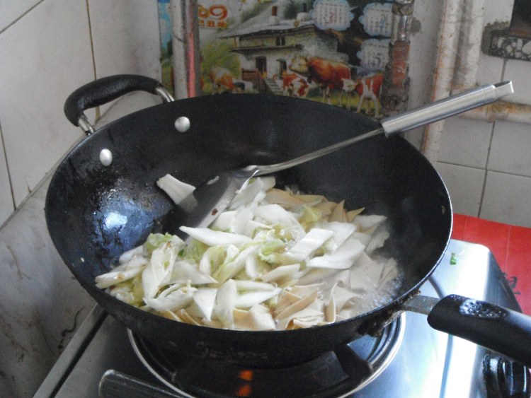 白菜炒豆皮的做法，妈妈们快收！