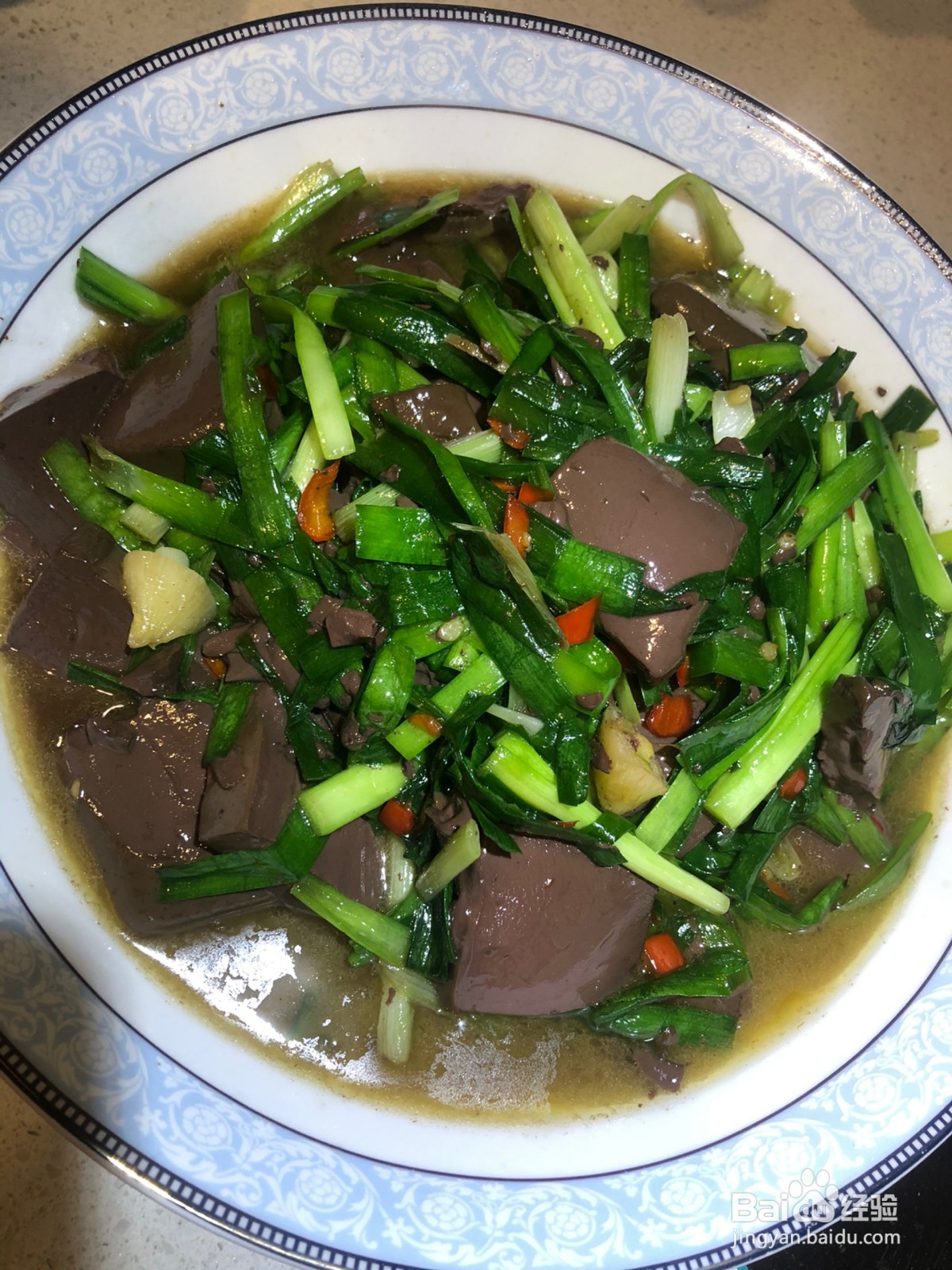 韭菜炒鸭血的做法