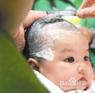 夏天到了,宝宝长痱子,用什么给宝宝洗澡……